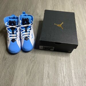 Jordan True Flight UNC Boys Shoe Size 3Y Blue NWT